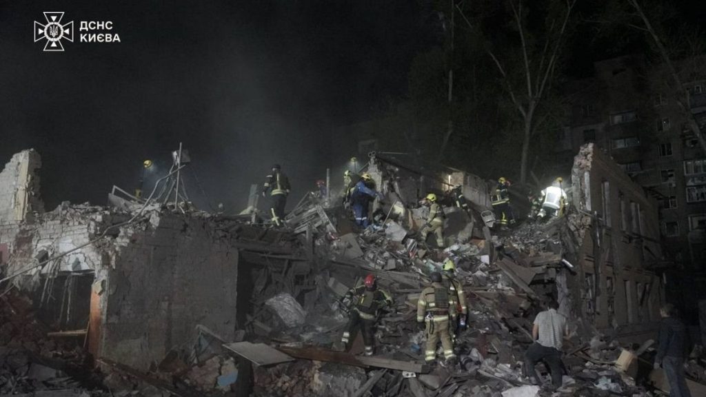 قتل تسعة على الأقل وأصيب العشرات بعد هجوم الصواريخ الروسية والطائرات بدون طيار على كييف 1200x675 cmsv2 b6873500 d6f0 5d83 bdd3 da29bf8dac5e 9228096