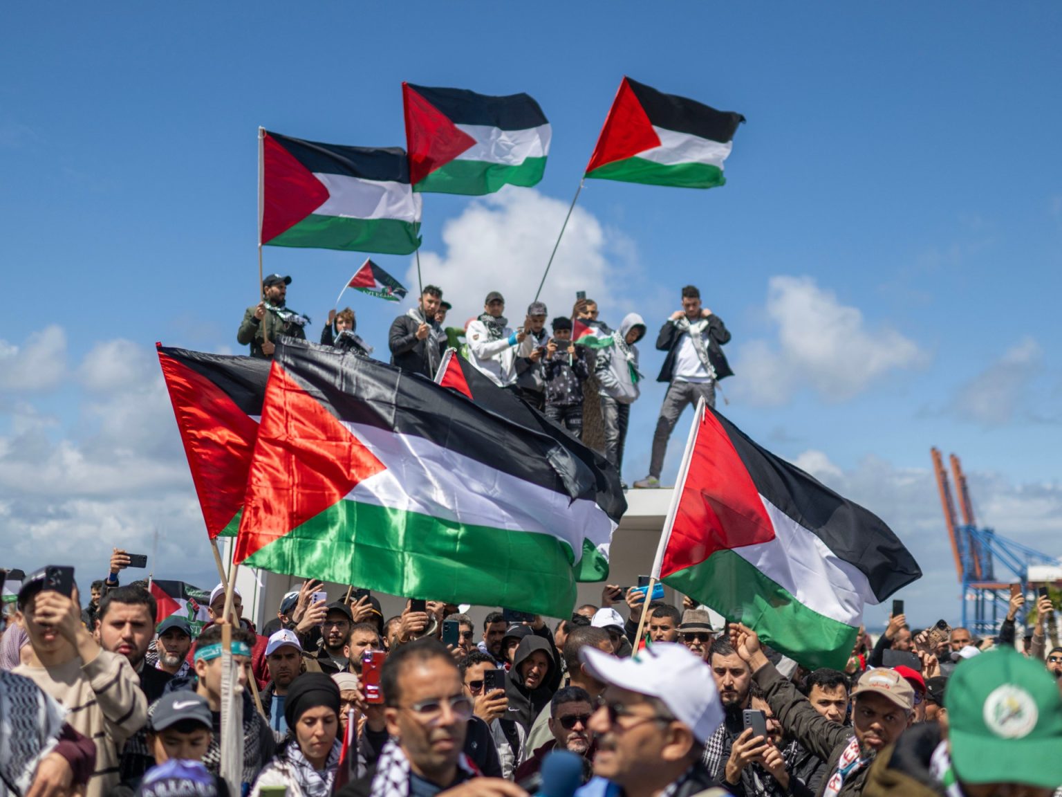 حديث سفينة الأسلحة المتجهة لإسرائيل يشغل المغاربة 12982217 1745574002