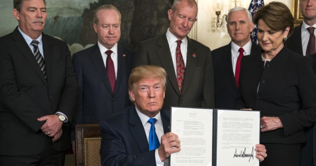 لوبوان: ترامب حفار قبر الإمبراطورية الأميركية 15bfb48e e515 4aff a79c a391efb3952a