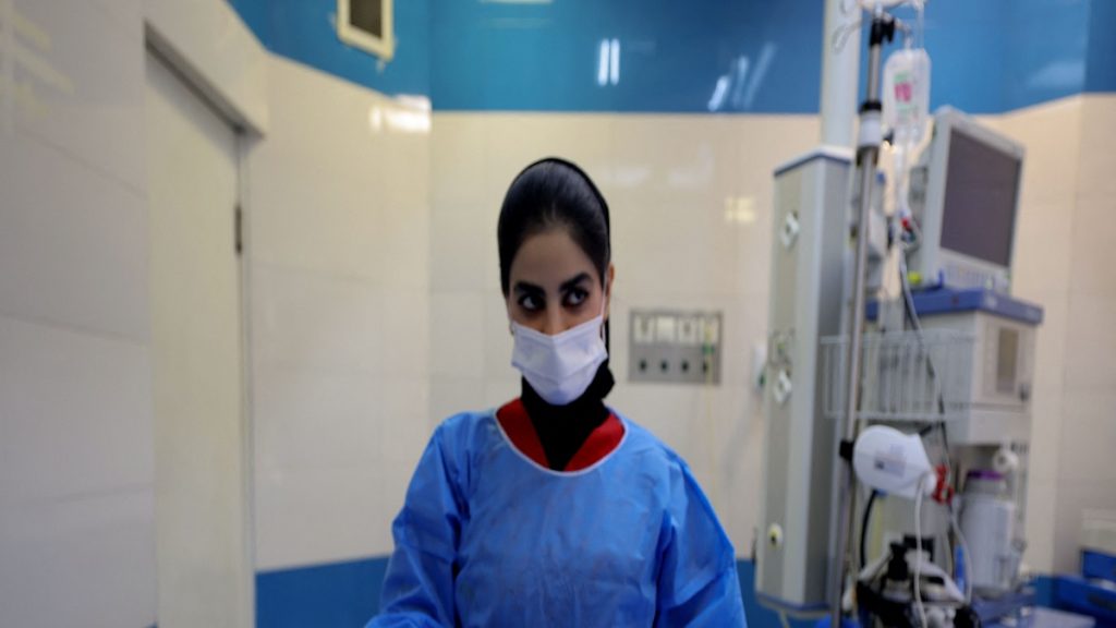 الحصة الأكبر للأنف.. 264 ألف عملية تجميل خلال عام في إيران 1744130718 image