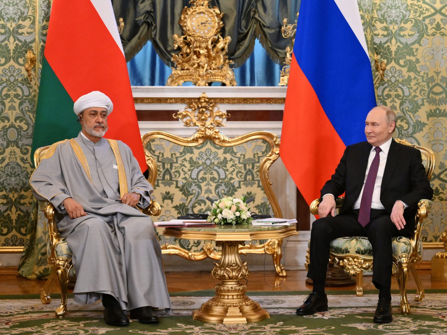 سلطان عمان والرئيس الروسي يبحثان المستجدات العالمية 1745330417 image