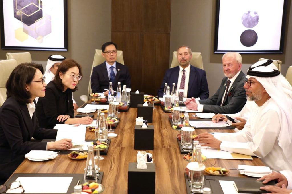 الإمارات وجمهورية كوريا تستعرضان إنجازات تعاونهما النووي السلمي 1745405942 image