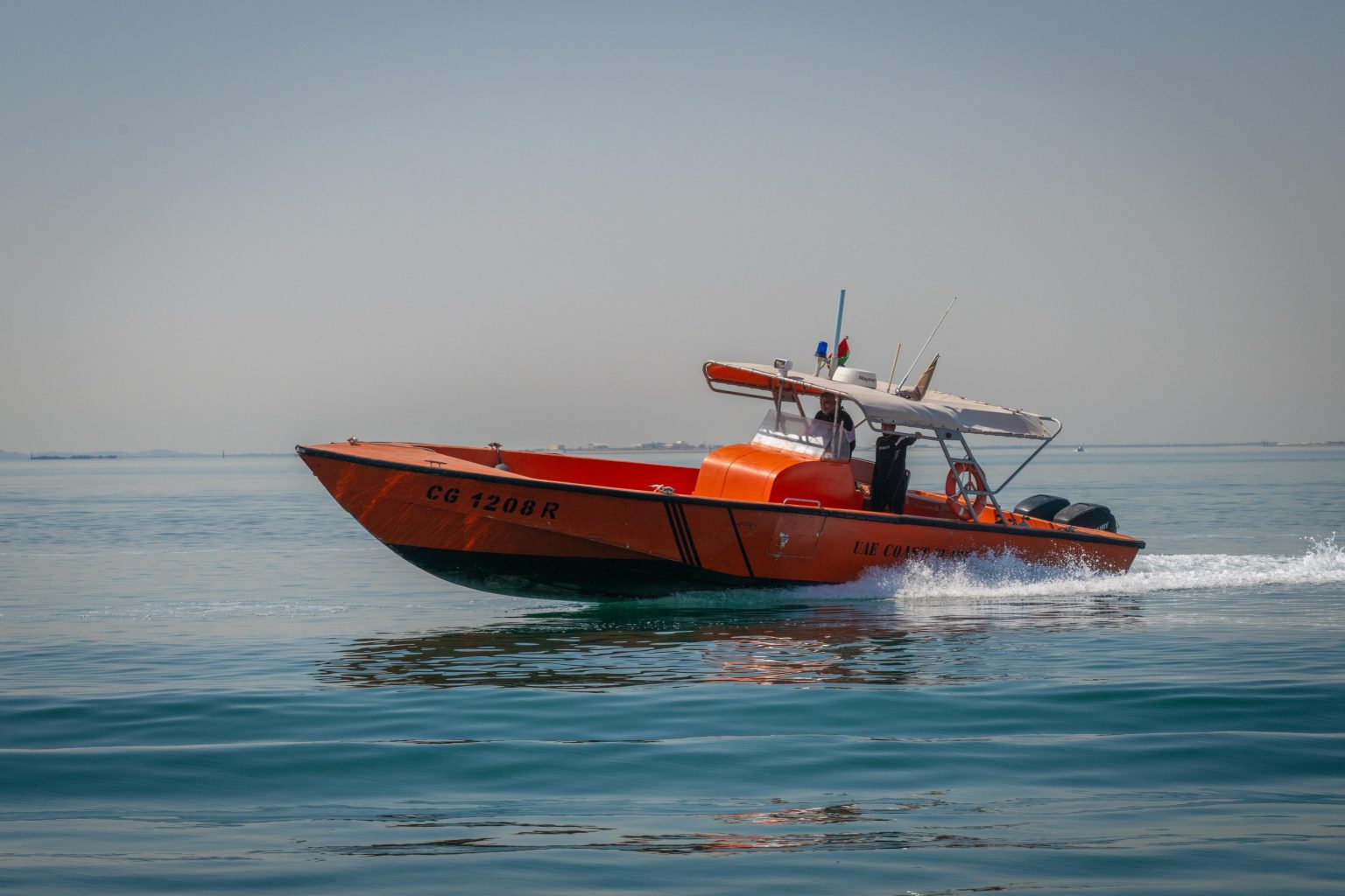 الحرس الوطني ينقذ 10 بحّارة من حريق سفينة تجارية في عرض البحر 1745562626 image