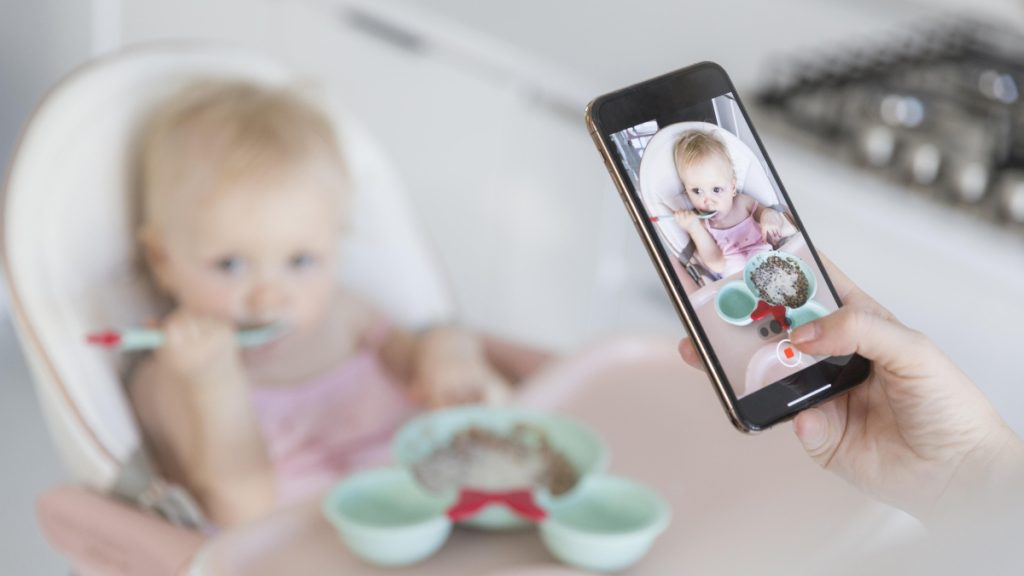 استغلال الأطفال في «وسائل التواصل».. تربّح وشهرة على حساب البراءة 1745875397 image