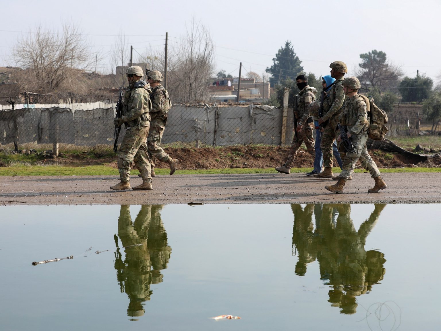 البنتاغون يعلن تخفيض وجوده العسكري بسوريا إلى ألف جندي 2RDS 1733730276