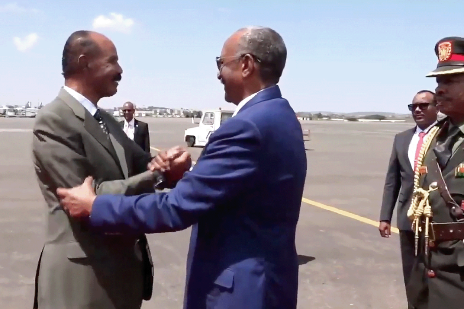 البرهان يبدأ زيارة مفاجئة لإريتريا 564654 1744305494