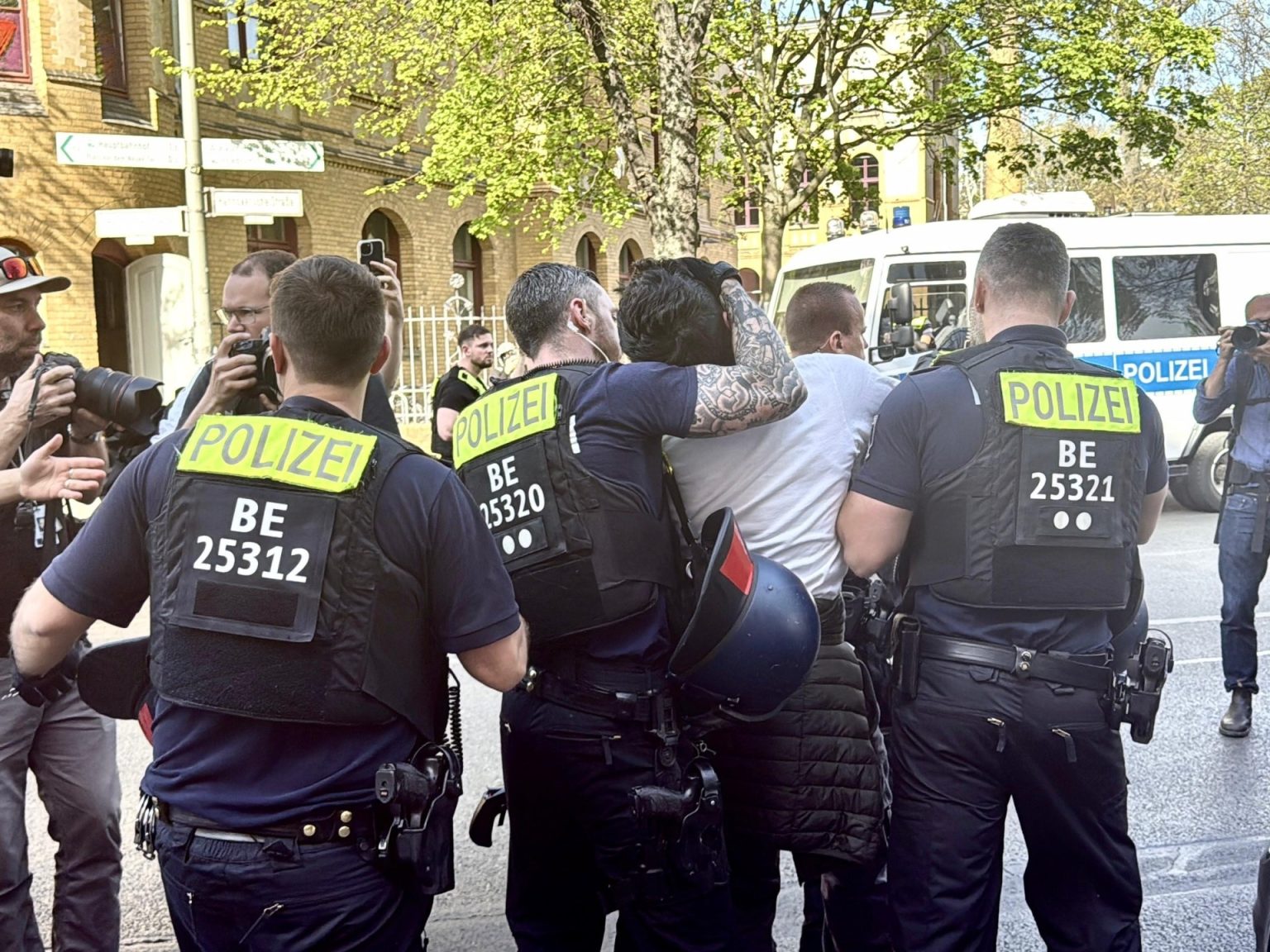 اعتقال طلبة بألمانيا ومظاهرة بفرنسا تندد باستهداف الصحفيين بغزة 6565 1744865998