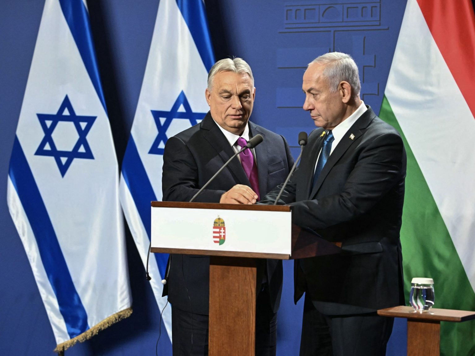 المجر وإسرائيل.. حلف المارقين وقصة السجادة الحمراء لمتهم بالإبادة AFP 20250403t 1744872833