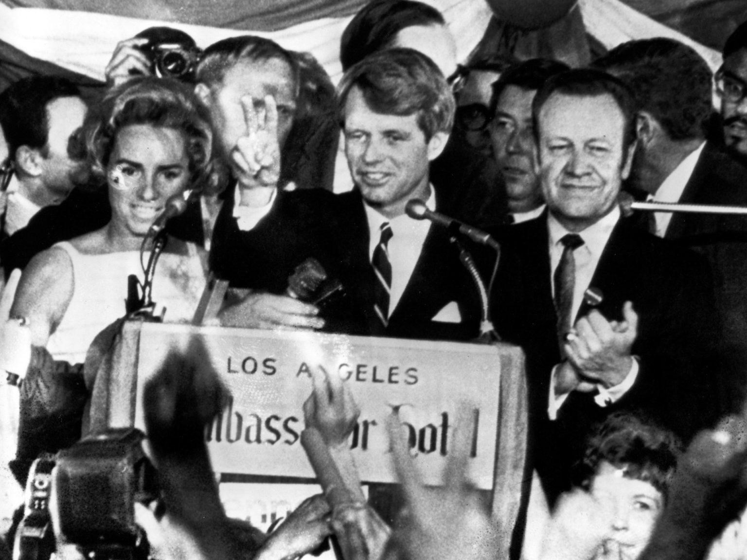 إدارة ترامب تنشر دفعة من ملفات اغتيال كينيدي السرية AP25108523888520 1745046509