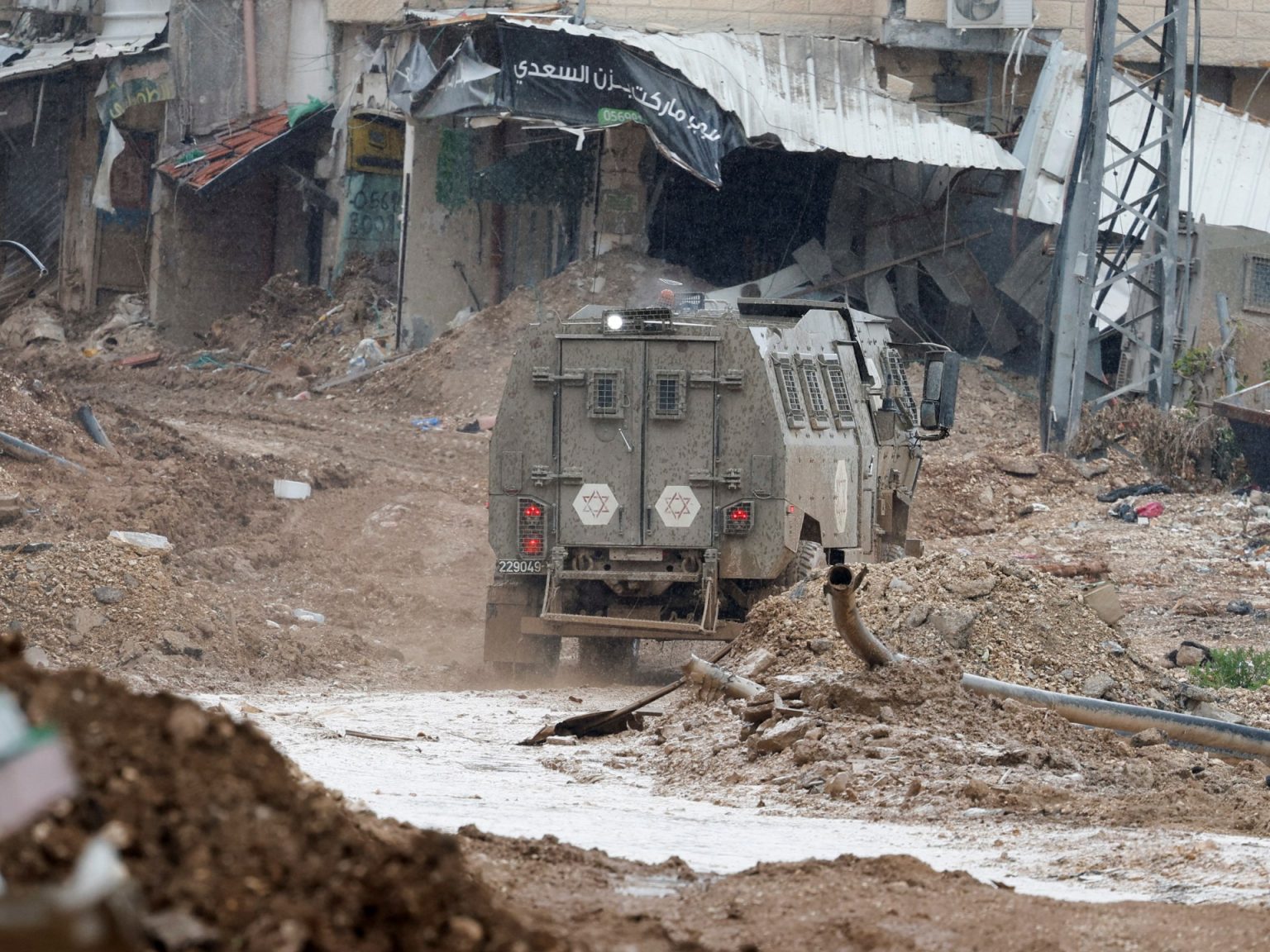 الاحتلال ينشر 6 سرايا إضافية بالضفة ويهجّر عائلات من طولكرم Anflict 4 1743145212