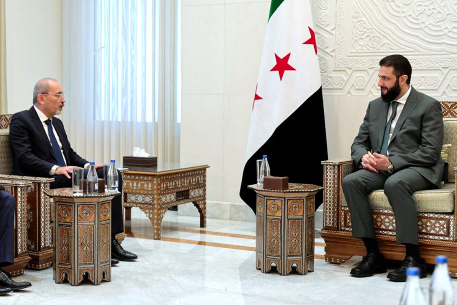 سوريا والأردن يتفقان على تأسيس “مجلس أعلى للتنسيق” Ayman Safadi2 1744955406