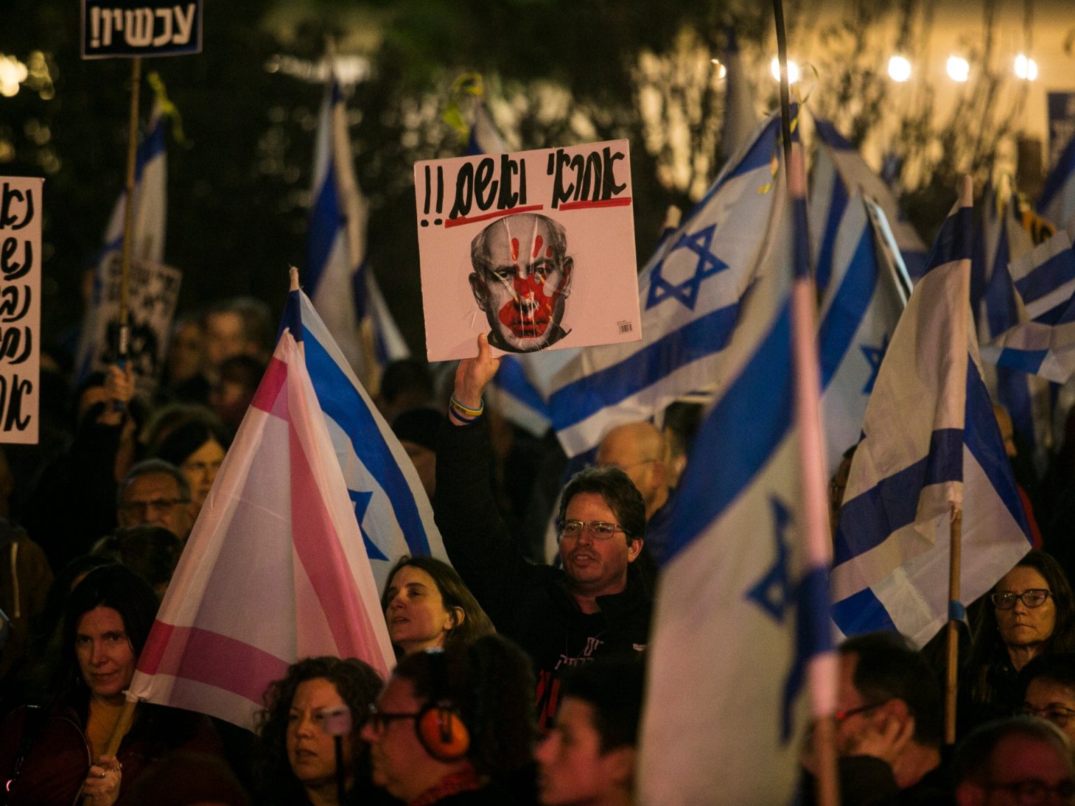 140 ألف توقيع إسرائيلي للمطالبة بإعادة الأسرى مقابل وقف الحرب GettyImages 1958536671 1745063754