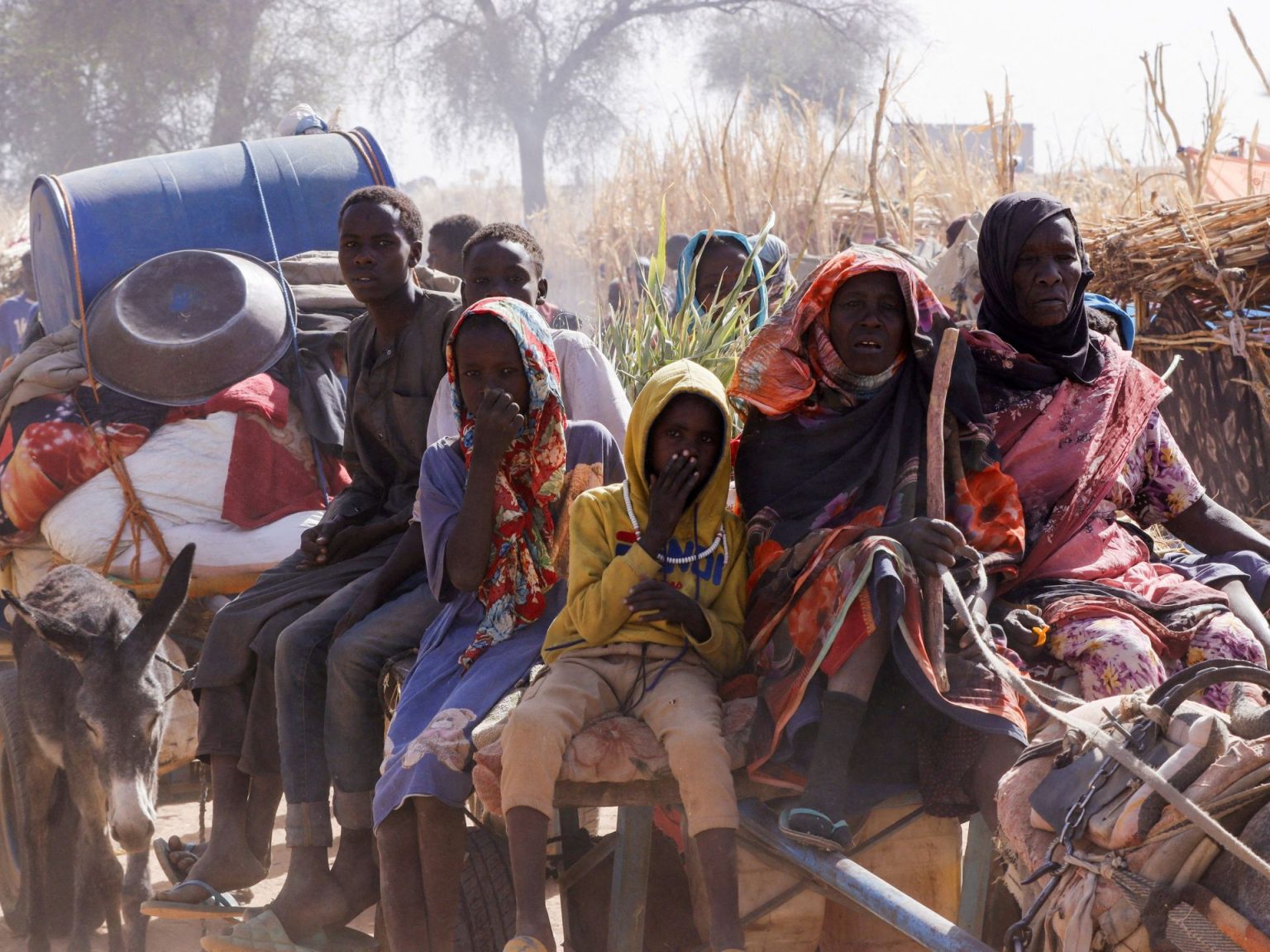 قتلى بمخيم عطبرة والحرب تجبر 13 مليون سوداني على الفرار RC27YDA5JBQY 1745577357