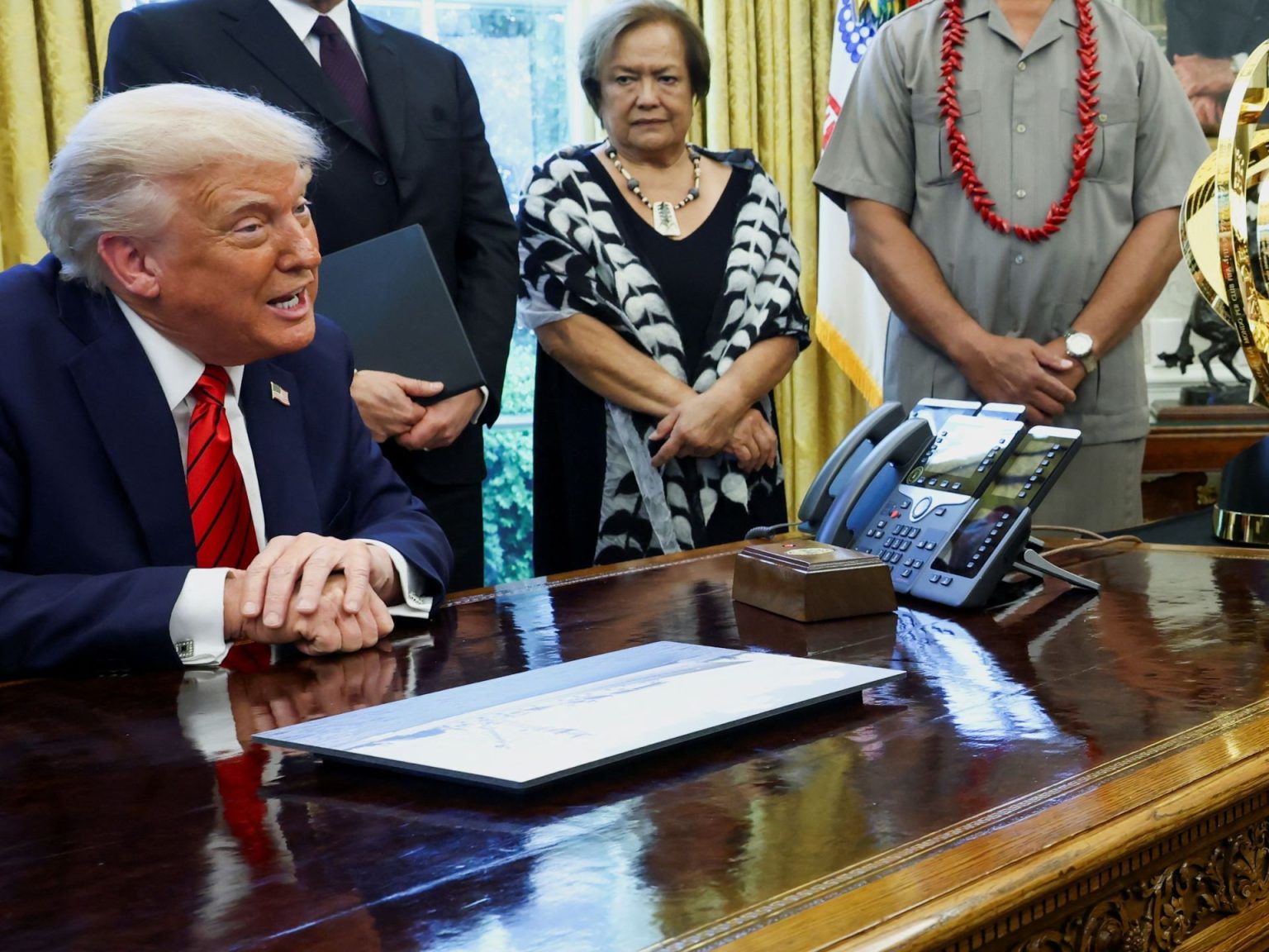 ترامب: اتفاق المعادن مع أوكرانيا يُوقع الأسبوع المقبل RC2WZDAY5KPM 1744986395