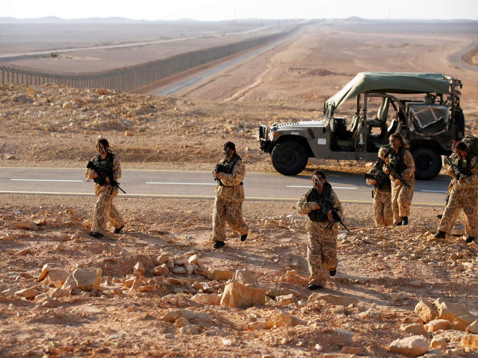 الجيش الإسرائيلي يعلن إحباط محاولة “تهريب” أسلحة من مصر RTS2337Q 1685779745