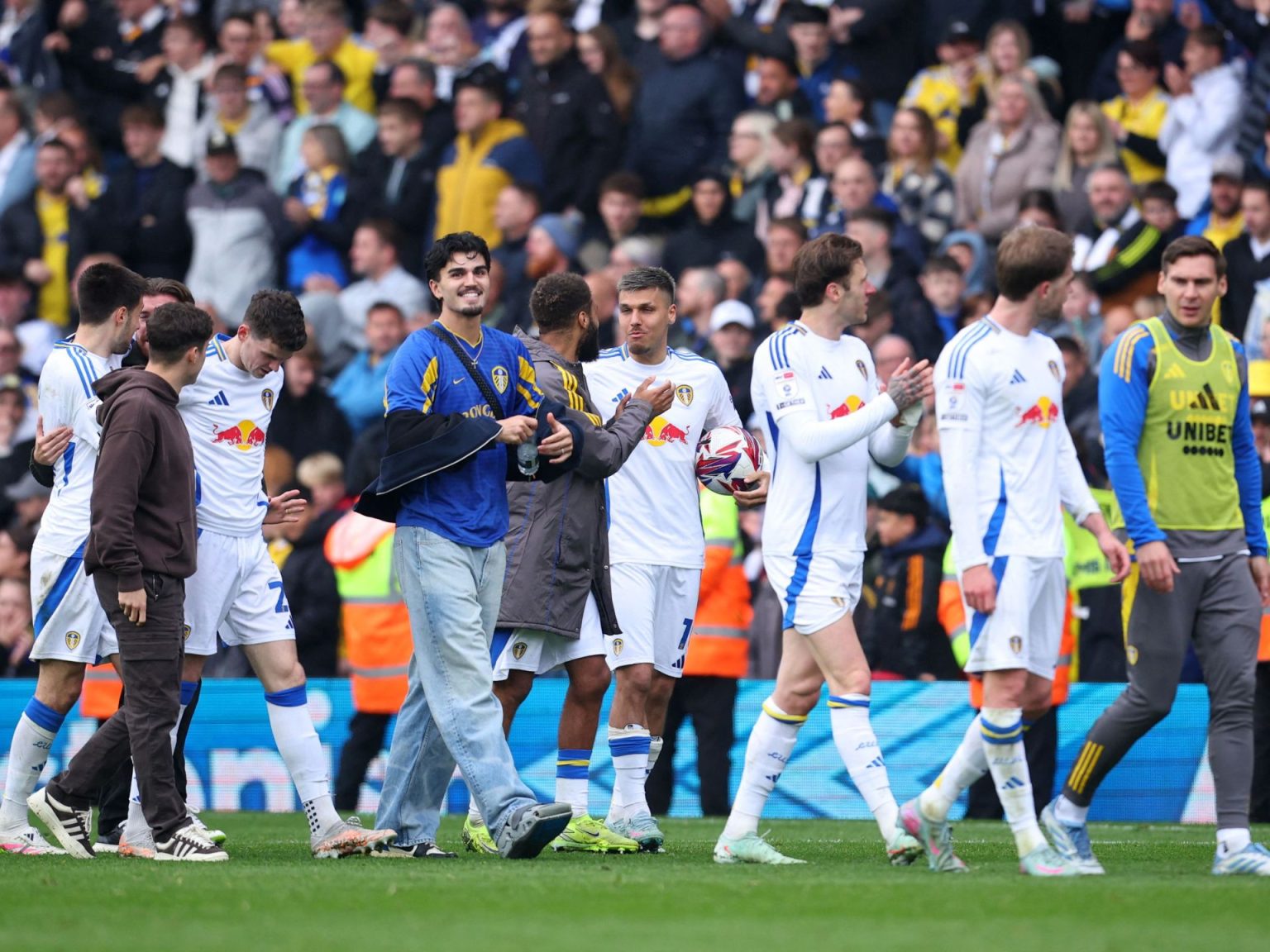 الأندية الصاعدة إلى البريميرليغ والهابطة منه UP1EL4L18ZIHP 1745311106