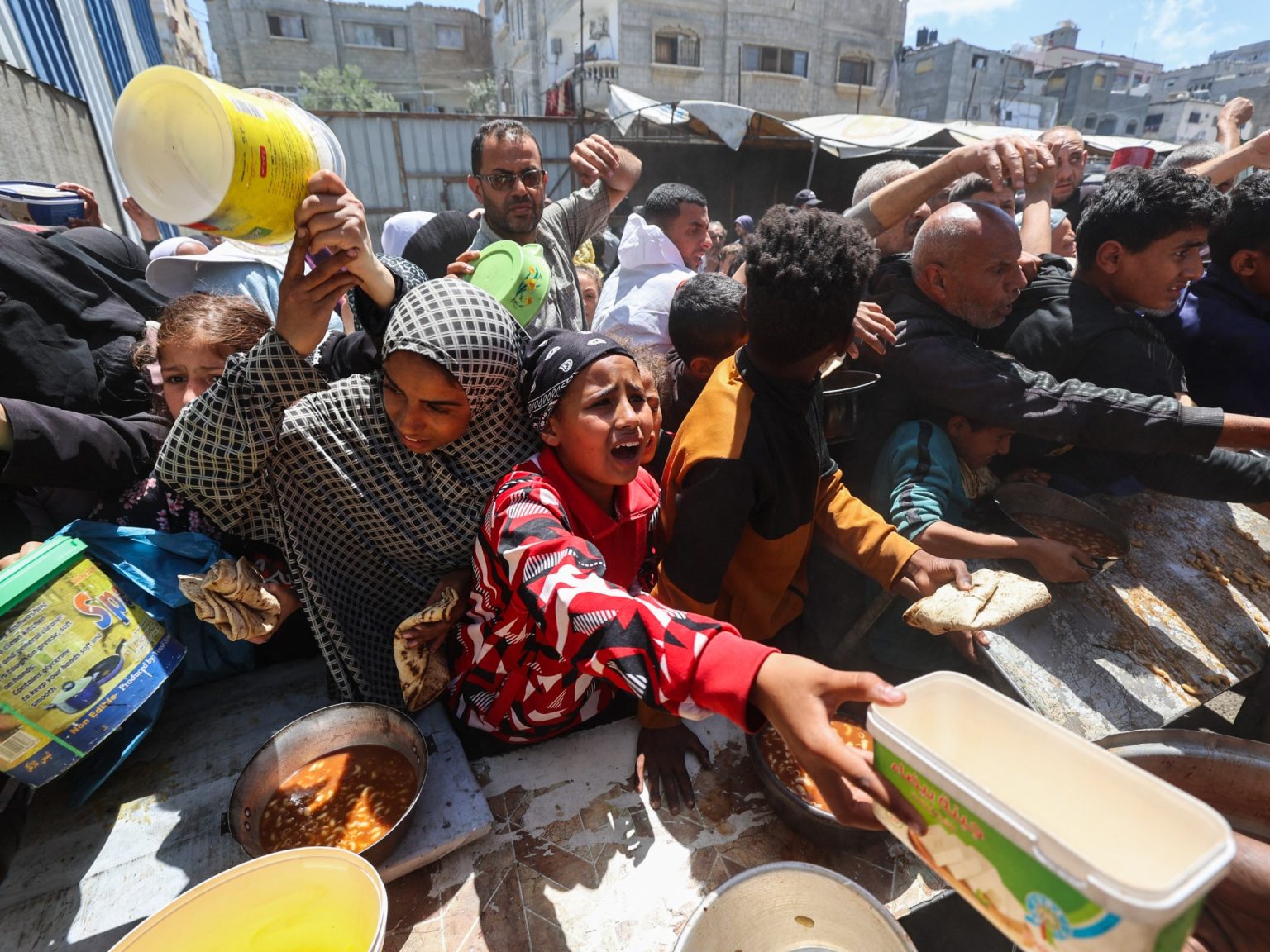 مغردون: سكان غزة يعيشون في مجاعة لم يشهدها العالم afp 680ddeee0c2a 1745739502