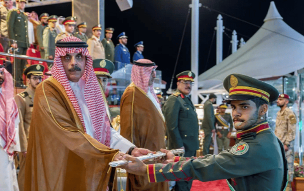 نائب وزير الدفاع يرعى حفل تخريج الدفعة 22 من طلبة كلية الملك عبدالله للدفاع الجوي ajel2F2025 04 162F6n31uz162FCapture