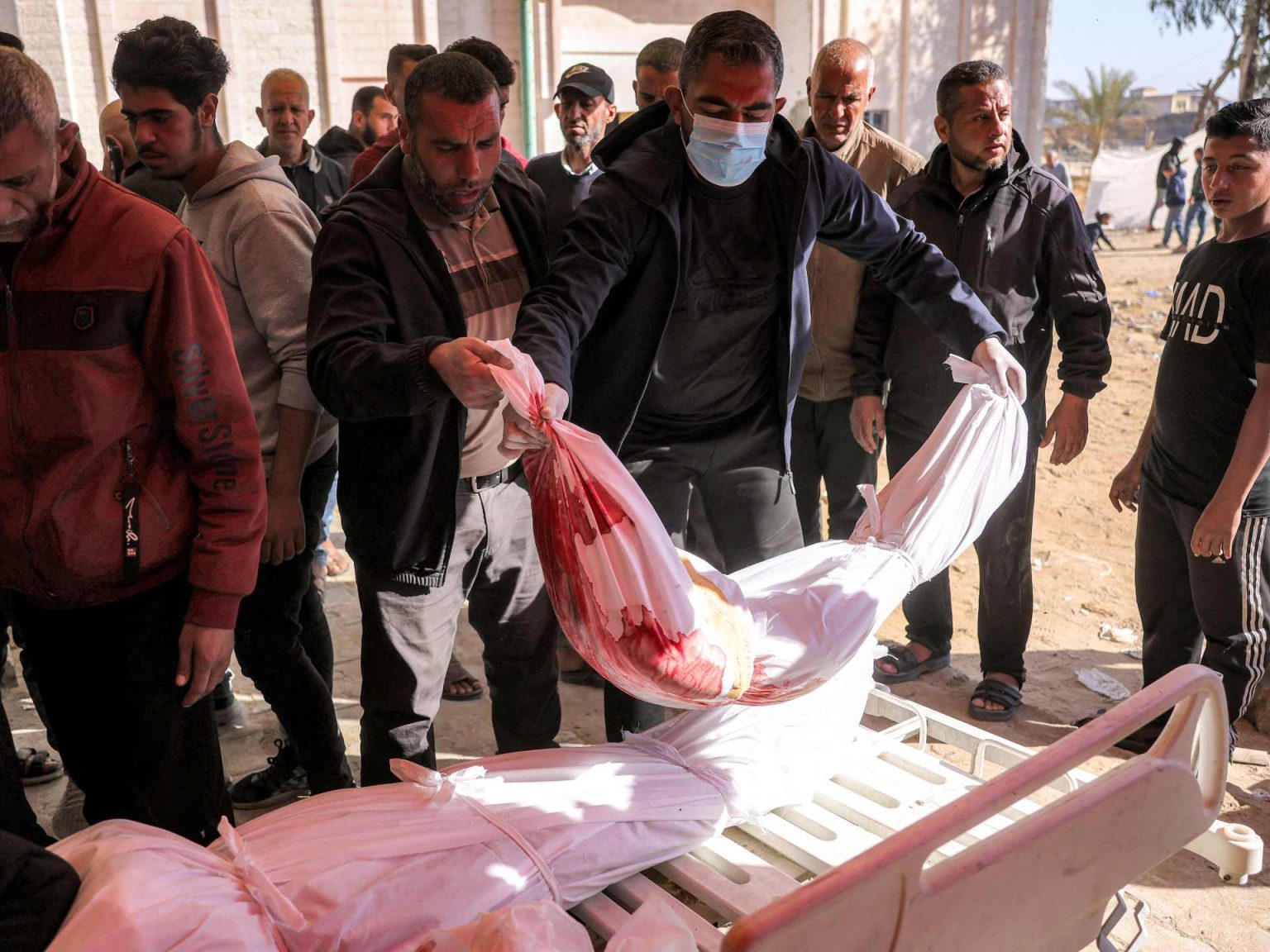 عشرات الشهداء بغزة وتحذير أممي من انهيار إنساني وشيك doc 42qb4zx 1744983449