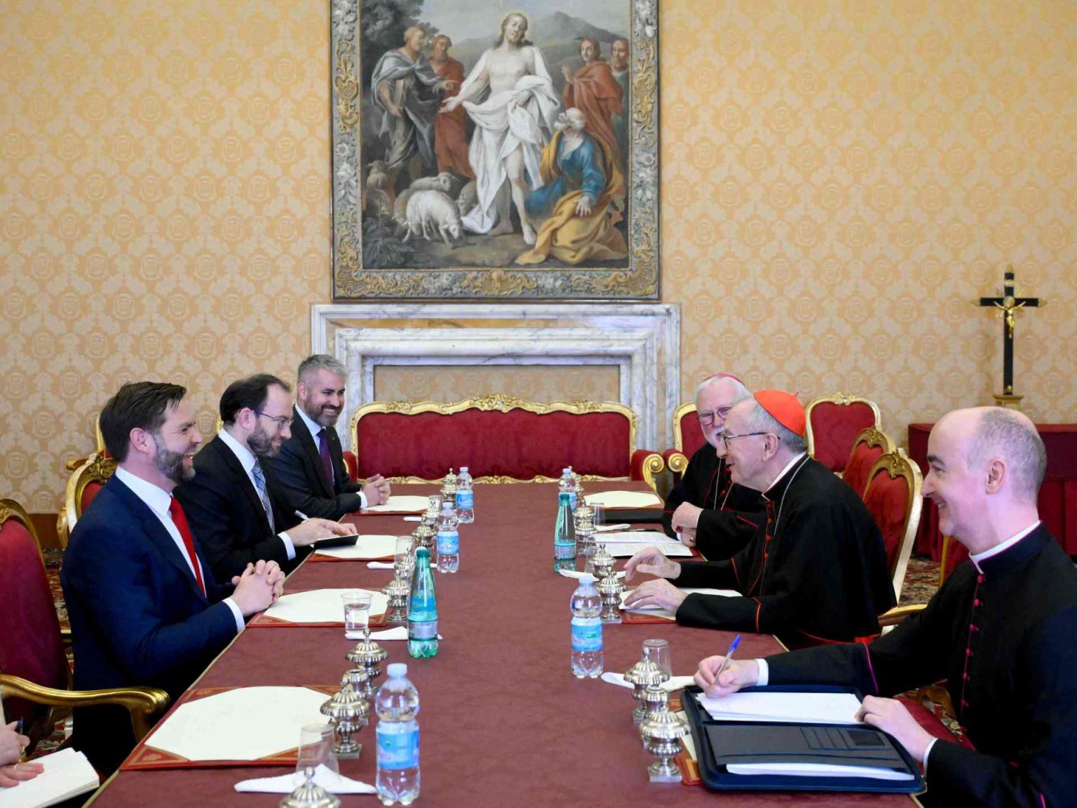 فانس يناقش في الفاتيكان “محنة المسيحيين المضطهدين حول العالم” doc 42u269l 1745123746