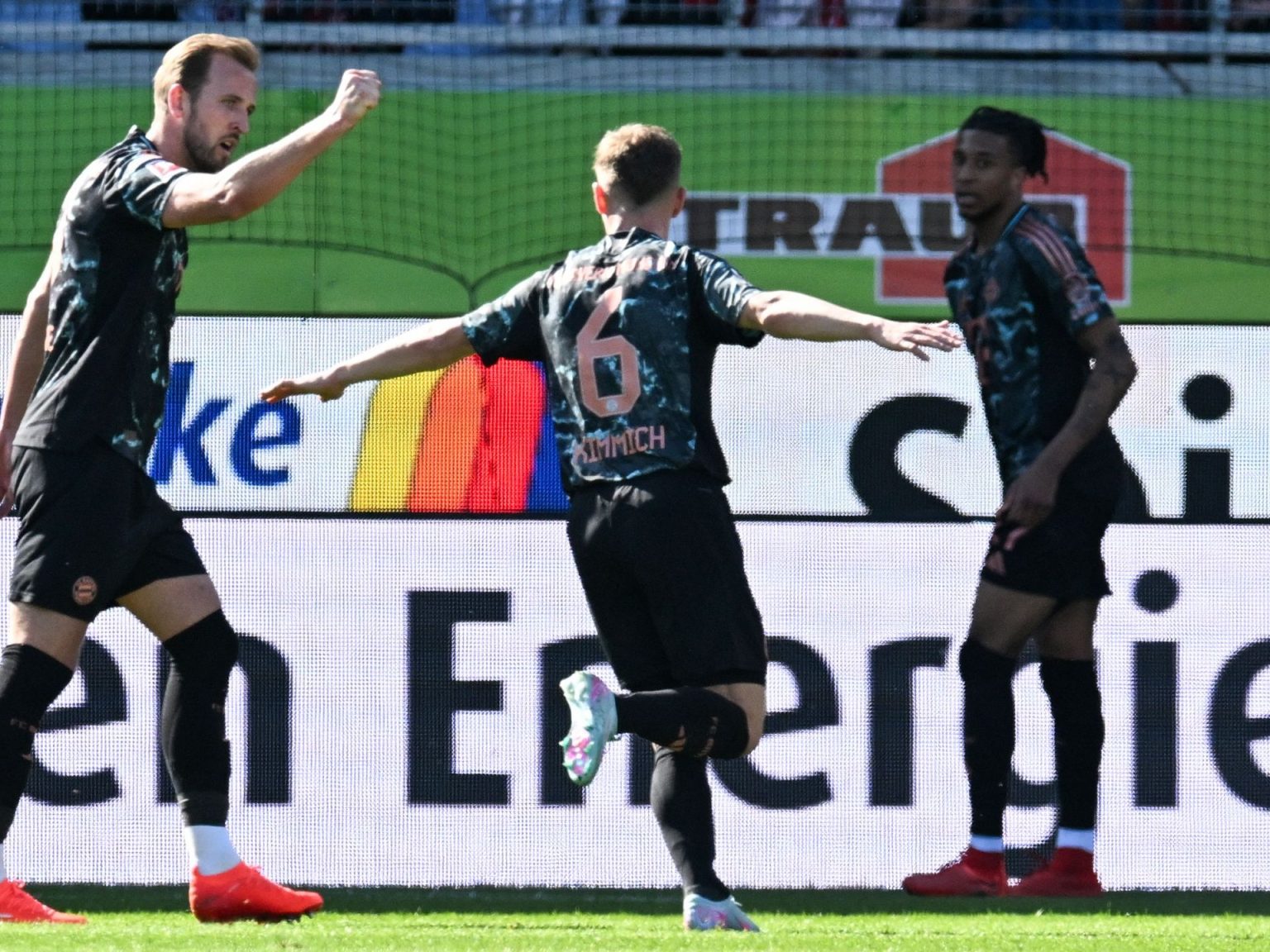 بايرن يدك قلاع هايدنهايم برباعية ويقترب من لقب البوندسليغا doc 42ul2rr 1745096041