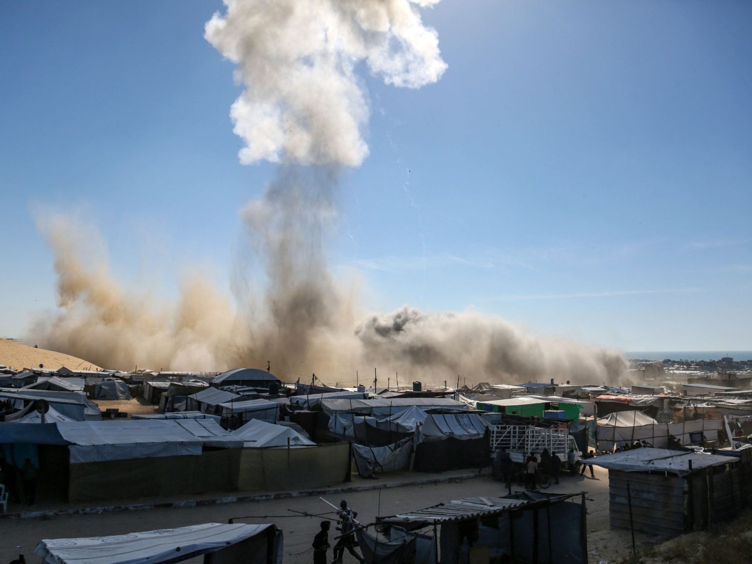 53 شهيدا بغزة ومسؤول إغاثي يؤكد نفاد الدواء والغذاء doc 42ul99j 1745083919