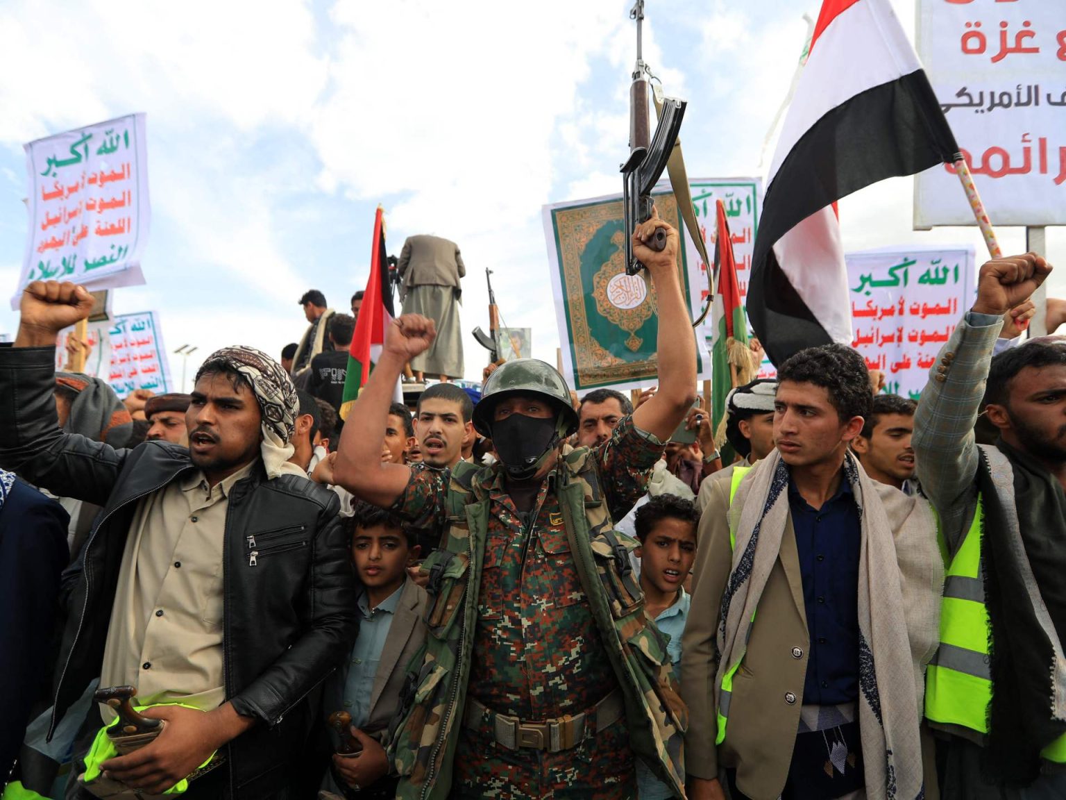 غارات جديدة على صعدة والحُديدة ومظاهرات تندد بالقصف الأميركي doc 43hx3zp 1745612870