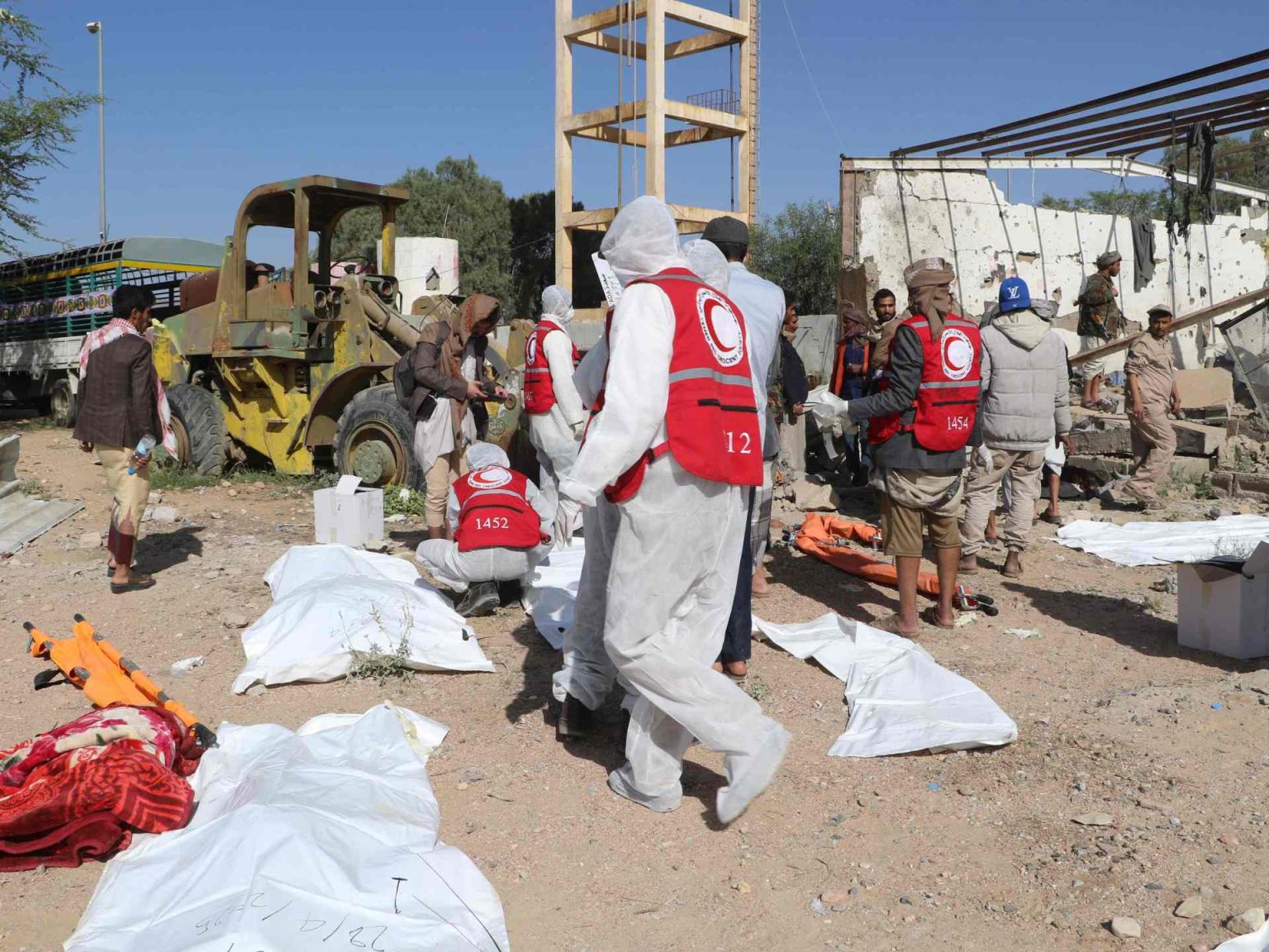 الحوثيون يتهمون أميركا بارتكاب مجزرتين ويستهدفون الحاملة ترومان doc 43py2kd 1745852701