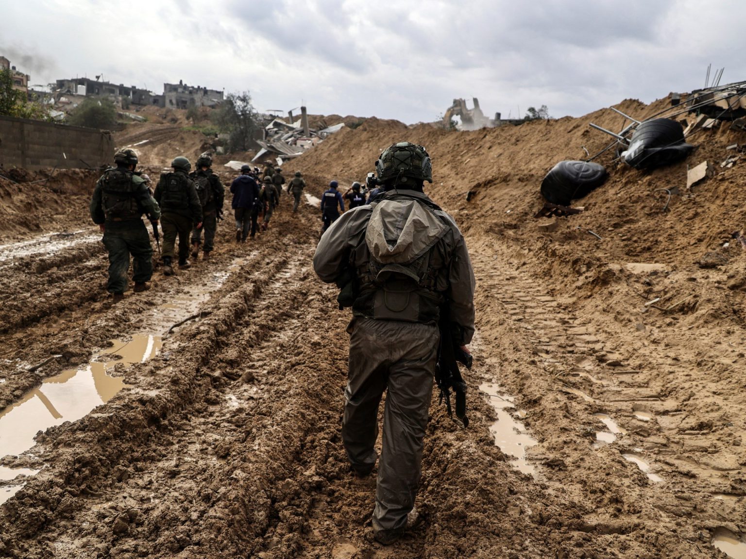 محلل إسرائيلي: حماس تخوض حرب عصابات والجيش يغرق في مستنقع efwfwef2 1744005787