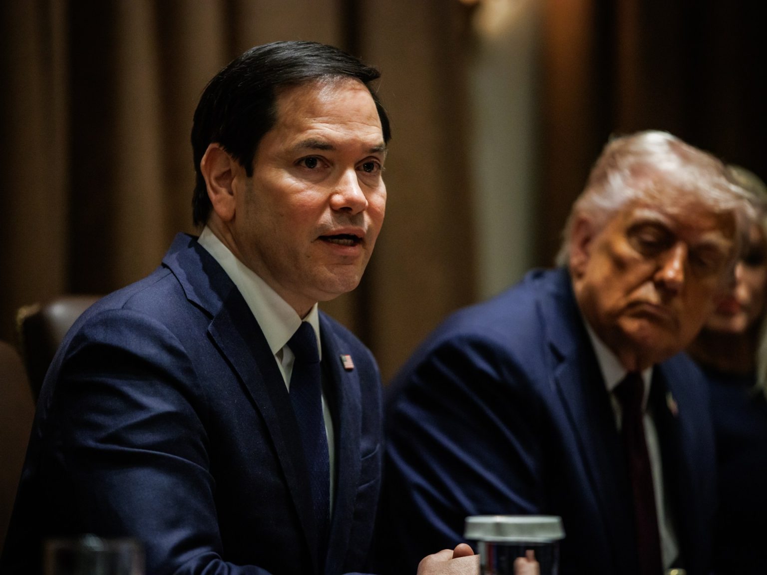 إدارة ترامب تسعى لخفض ميزانية وزارة الخارجية وغلق 27 بعثة دبلوماسية epa 67fd973b303c 1744672571