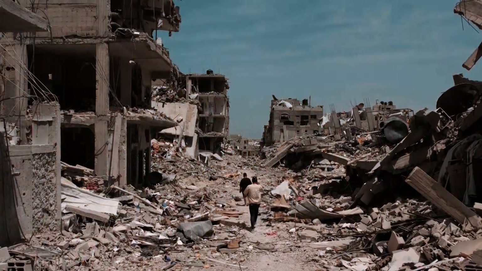 عائدون إلى “بني سهيلا” بخان يونس: هكذا كانت حياتنا وهكذا أصبحت image 1744809229