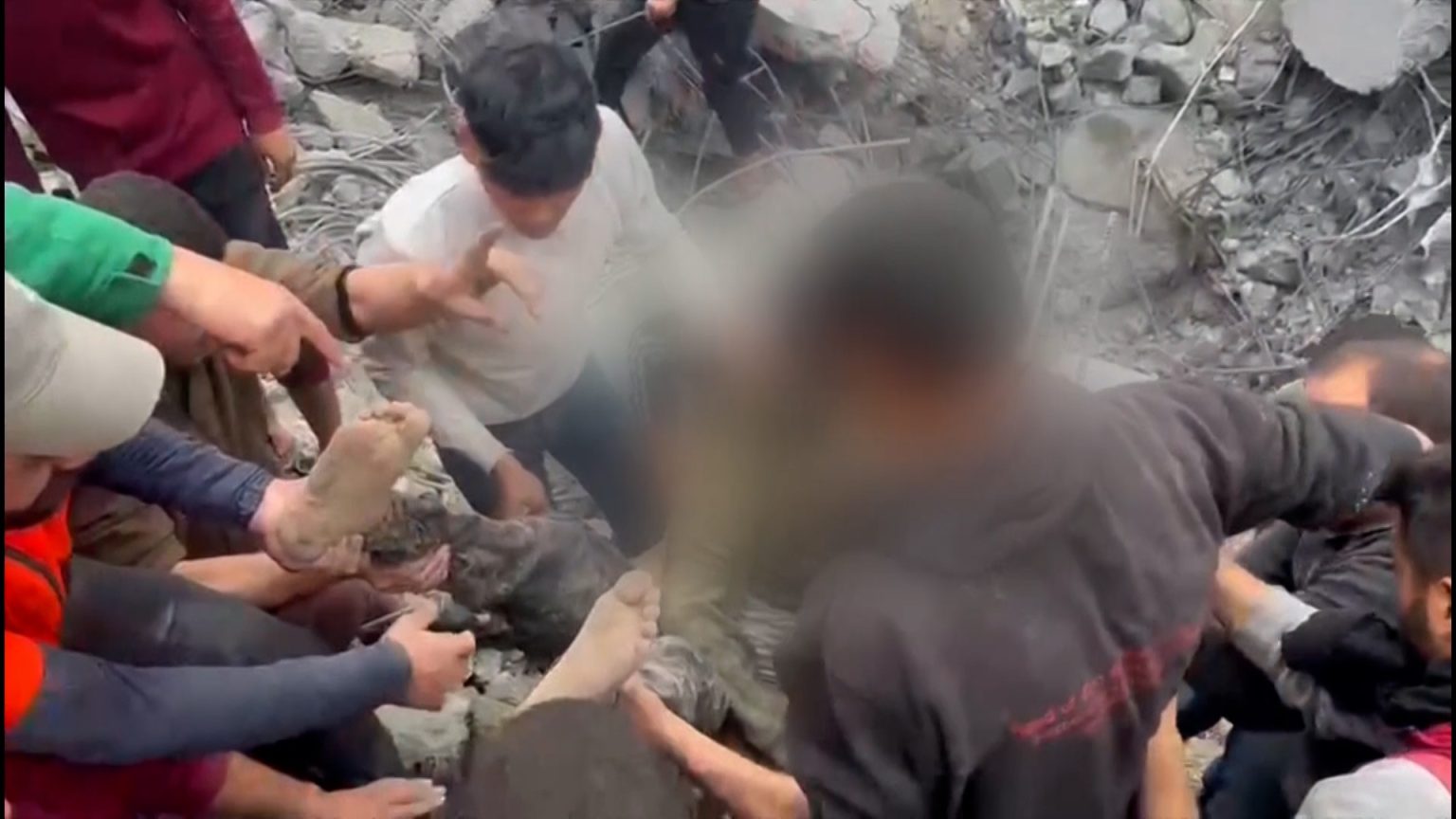 نيران الاحتلال تحصد عشرات الشهداء في غزة image 1744904045