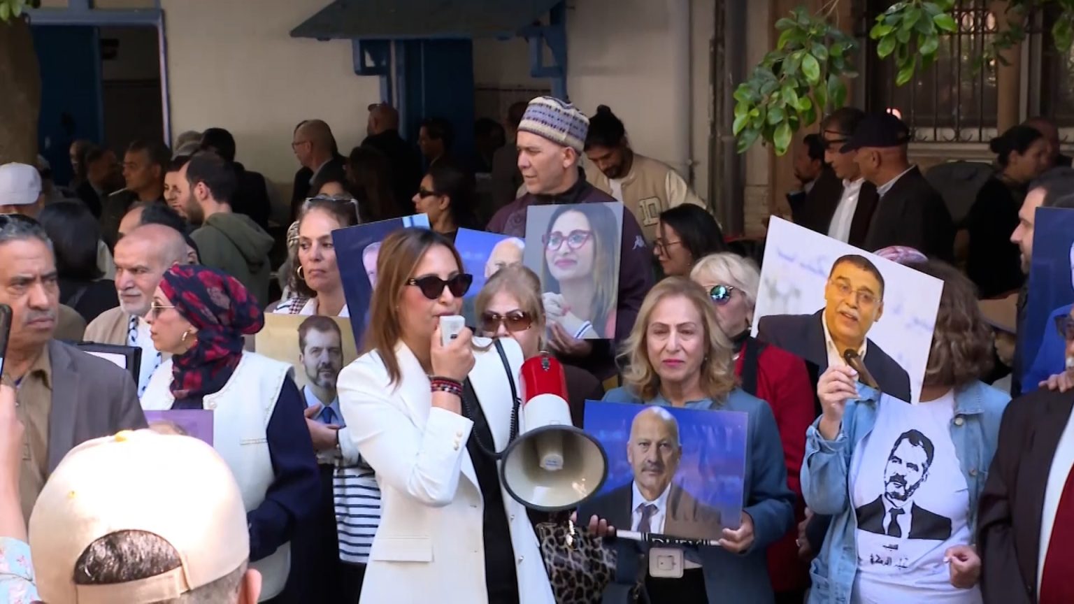 أساتذة قانون بتونس يدينون استخدام القضاء كأداة لقمع المعارضة image 1745311606