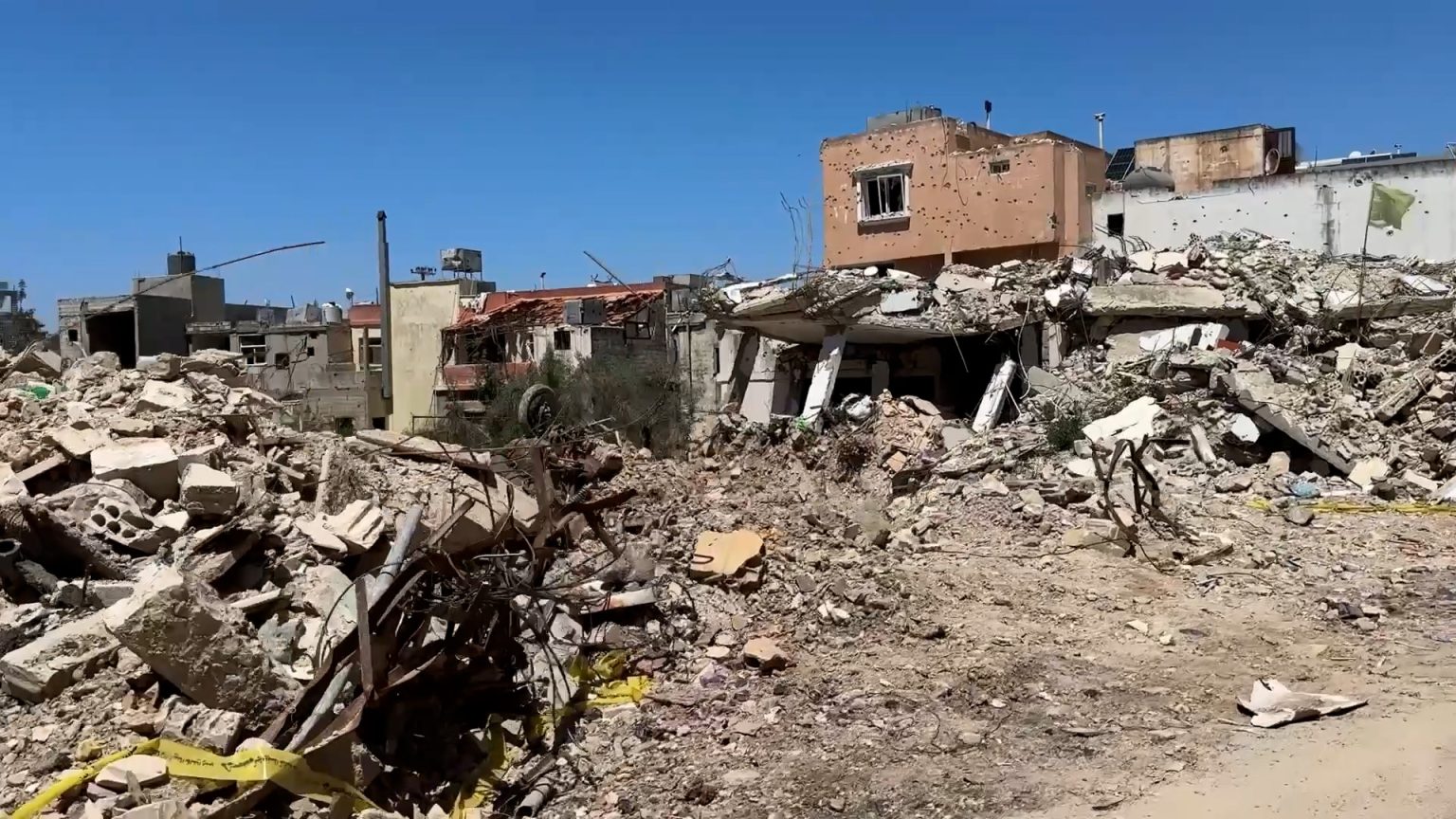 الانتخابات البلدية في جنوب لبنان.. صناديق اقتراع فوق الركام image 1745512203