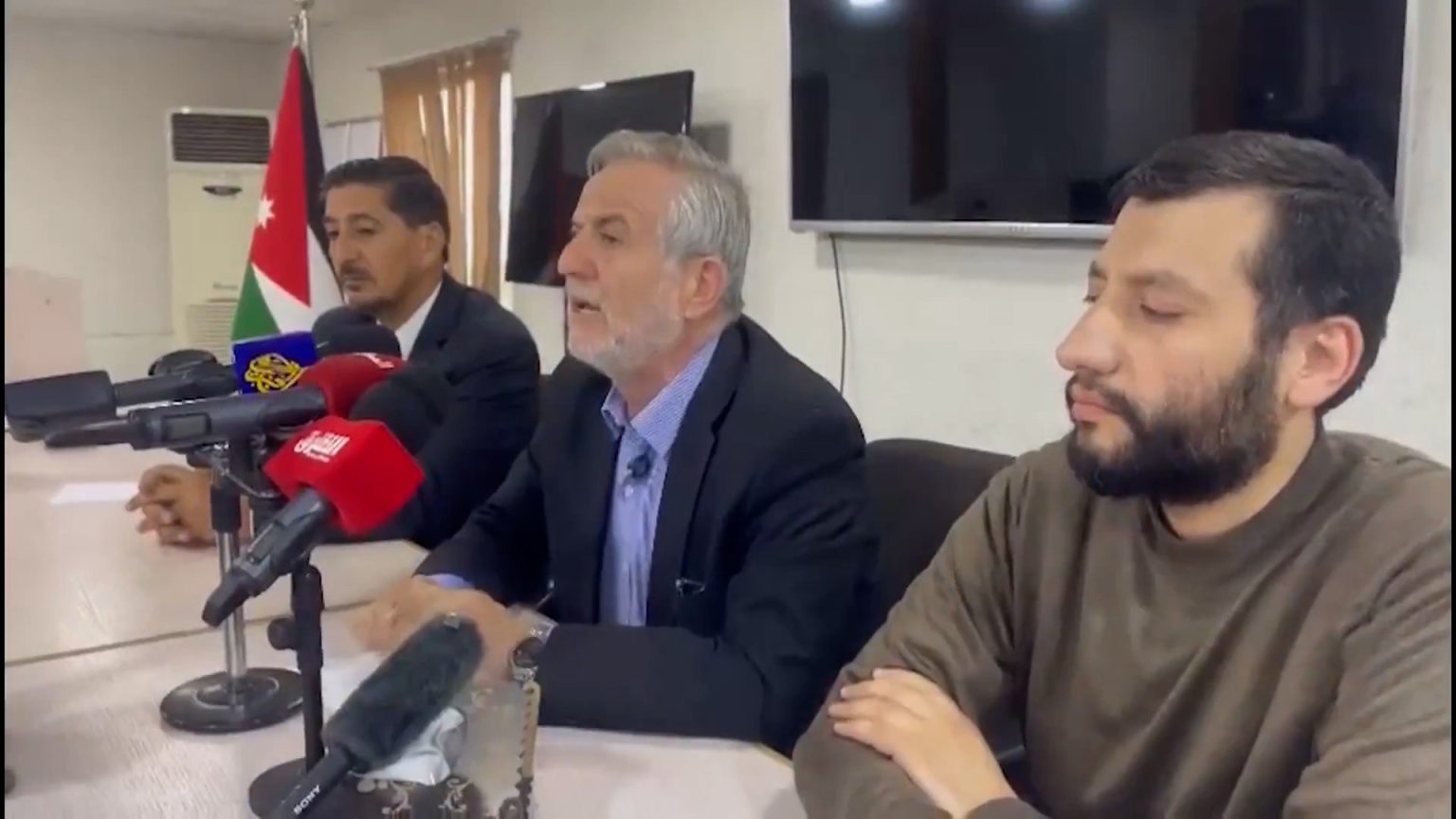 كيف تفاعل الأردنيون على حظر الإخوان المسلمين في البلاد؟ image 1745516897