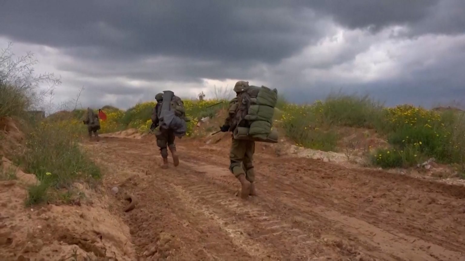 يديعوت أحرونوت: الجيش يفضل هذا الخيار بغزة خشية خطط اليمين image 1745580121