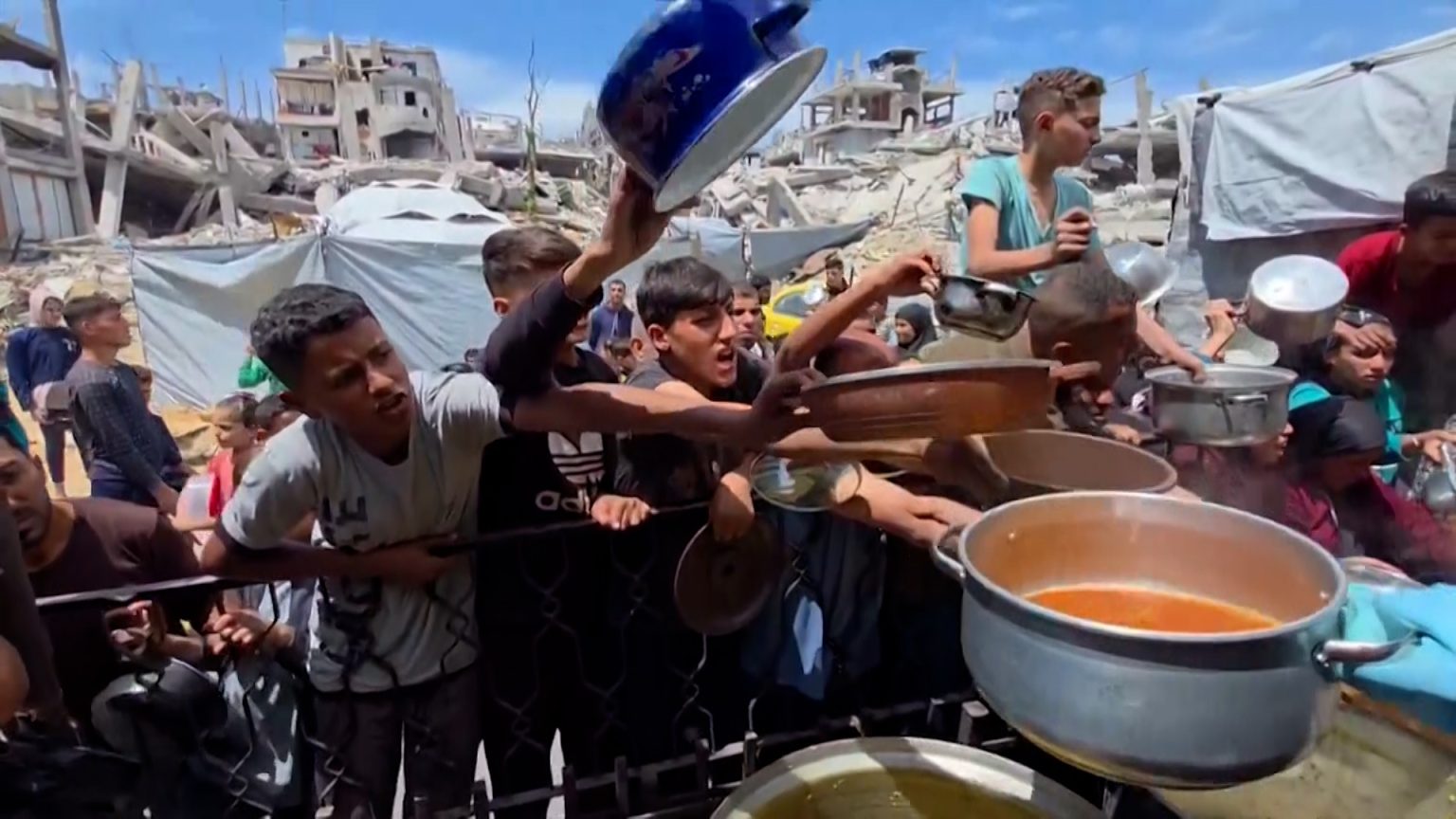 حماس تطالب بالضغط على الاحتلال لإنهاء جريمة تجويع غزة image 1745824943