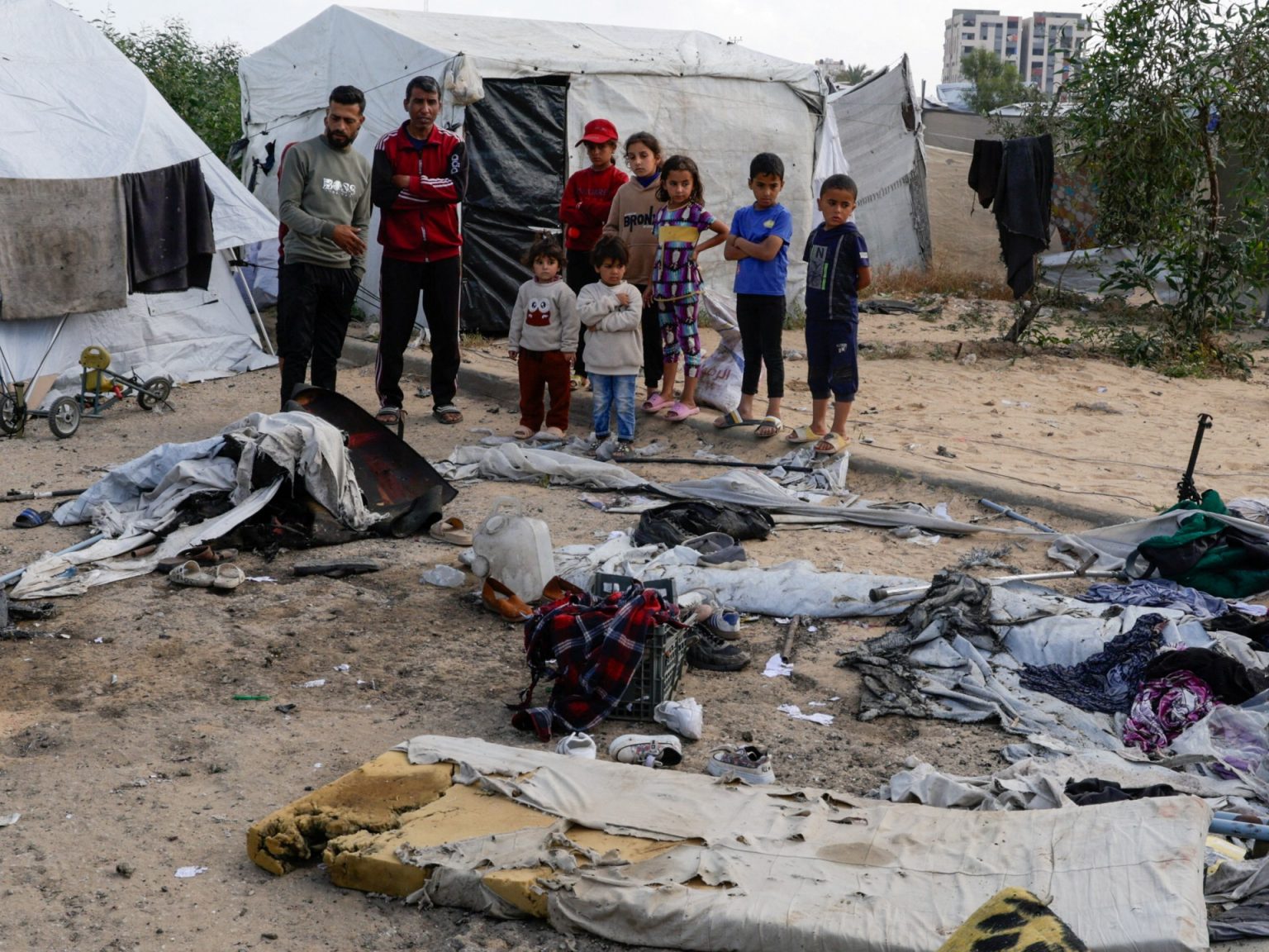 الصحة العالمية وأونروا تحذران من نفاد الإمدادات الطبية بغزة وتراكم النفايات reuters 680cadbf 1745661375