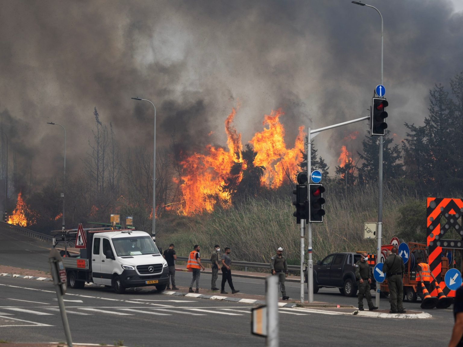 النيران تتمدد بإسرائيل وتحاصر قاعدة عسكرية وإعلان حالة الطوارئ reuters 68125491 1746031761