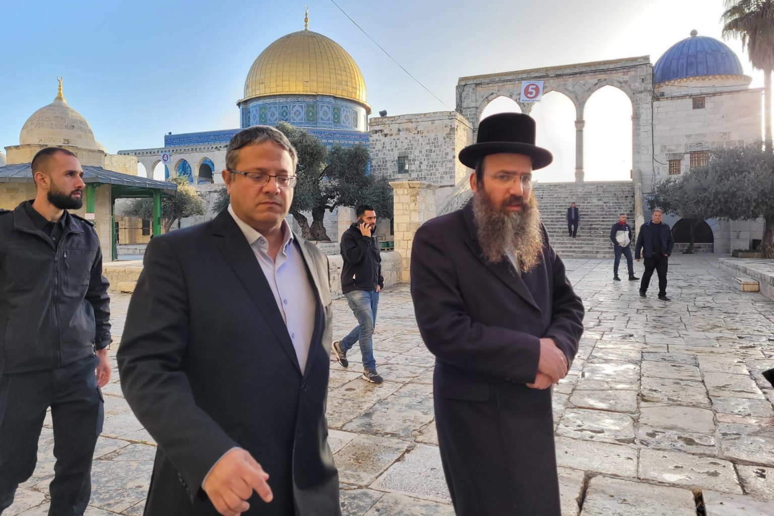 “من صاحب البيت؟”.. الاحتلال يستغل الأعياد لتهويد الأقصى sdf54 1725713241