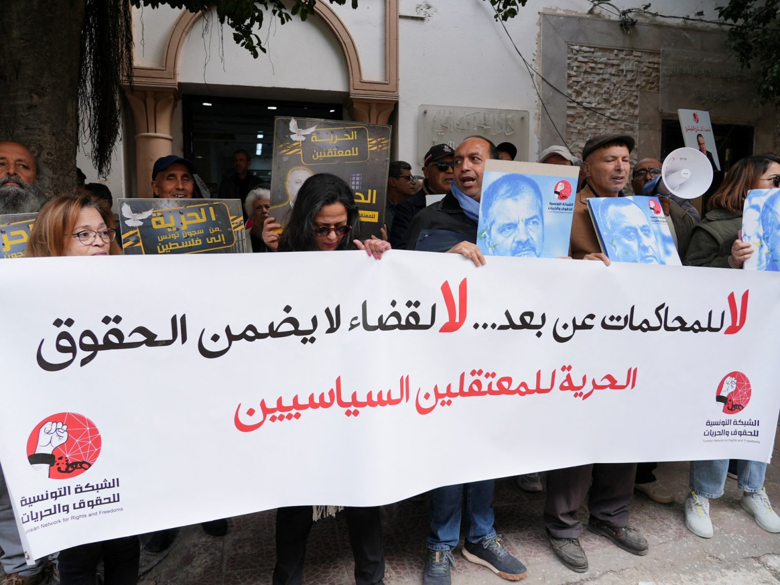 لوموند: إلى متى ستظل أوروبا قادرة على تجاهل ما يجري بتونس؟ tunisia324 1745601449