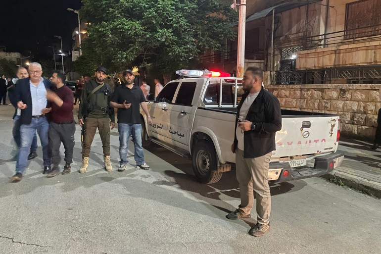 مسيحيو حماة.. احتفالات بطعم آخر بعد سقوط الأسد 2 جهاز الامن الداخلي لحماية المنطقة في حي المدينة