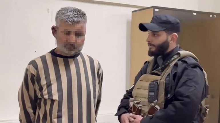 ماذا وراء إفراج دمشق عن مسؤولين بنظام الأسد؟ 2 اعتقلهم صغارا فاعتقلوه كبارا.. قصة "الشبيح" تيسير عثمان