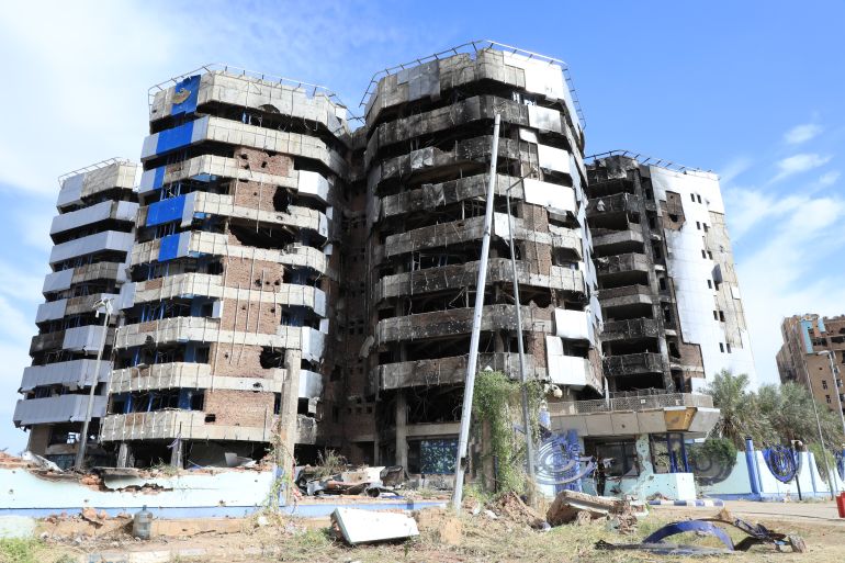 رئيس الوزراء السوداني الجديد في مهمة صعبة.. كيف يواجه أصدقاء البرهان؟ 20 بنك السودان المركزي