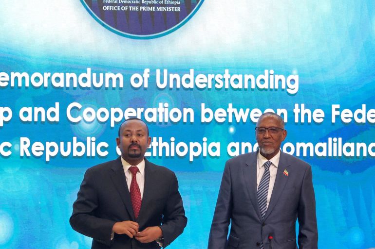 هل تنجح إسرائيل في جر إثيوبيا لمواجهة مع الحوثيين؟ 20 Somaliland President Muse Bihi Abdi and Ethiopia's Prime Minister Abiy Ahmed attend the signing of the Memorandum of Understanding agreement, that allows Ethiopia to use a Somaliland port, in Addis Ababa, Ethiopia, January 1, 2024. REUTERS/Tiksa Negeri