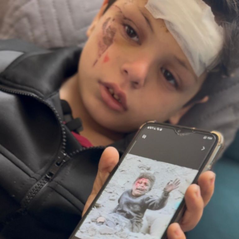 في غزة.. طفولة معذبة تحت سياط الحرب 21 **داخلية*** الطفل علي فرج الذي تداول له النشطاء مقطعا مصورا حين قذفته الغارة على سطح المنزل المجاور بعدما فقد ١٩ فردا من عائلته، برفقة أمه