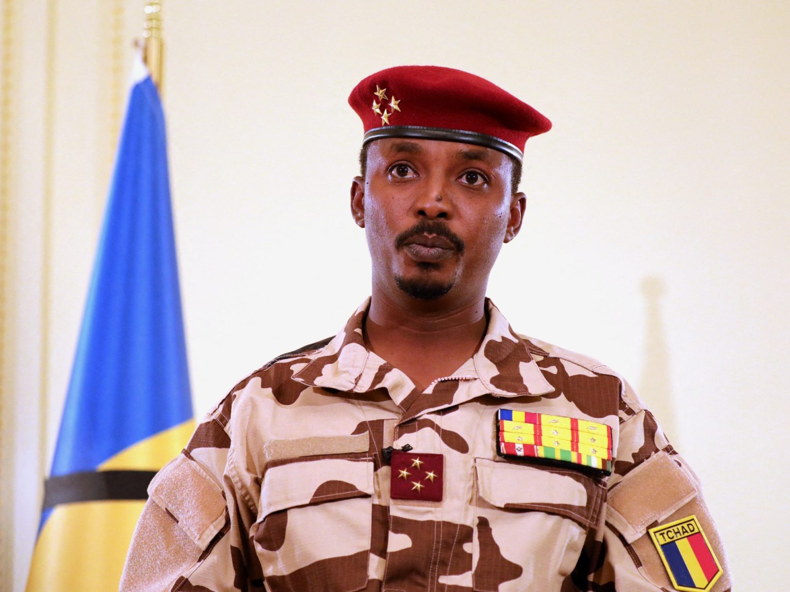 القضاء التشادي يطالب بسجن مدير مكتب الرئيس محمد ديبي بتهم الفساد 000 98W7D8