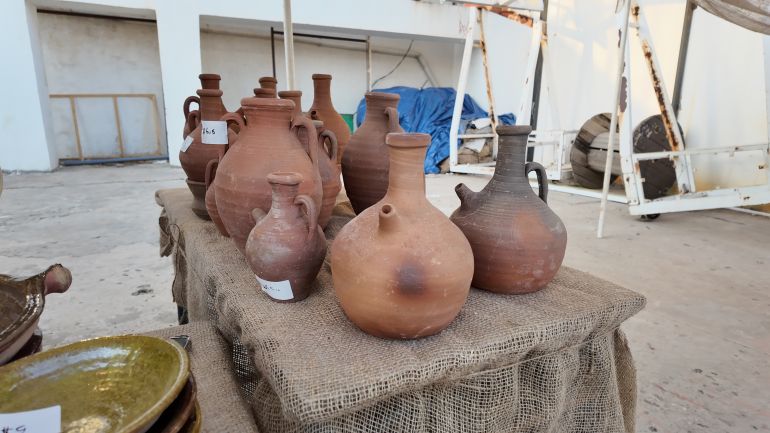 مهرجان عامل.. محاولة لاستعادة الحياة في كفررمان الجنوبية 20 بيع للأواني الفخارية التراثية في السوق التراثي والشعبي (الجزيرة) 2