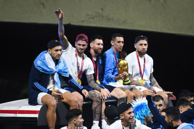 الأرجنتيني دي ماريا.. من تعبئة أكياس الفحم إلى رفع كأس العالم 19 FIFA World Cup Qatar 2022 Winners Arrive to Buenos Aires