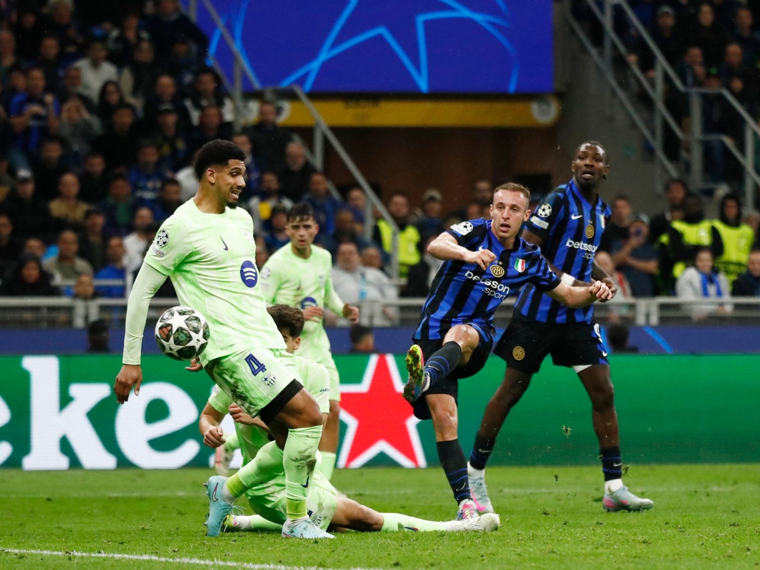 المباريات الأكثر غزارة تهديفية بمراحل خروج المغلوب في أبطال أوروبا 1746635999 UP1EL561N2TLE 1746566356